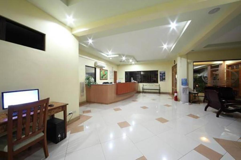 Woodland Hotel Angeles Bagian luar foto